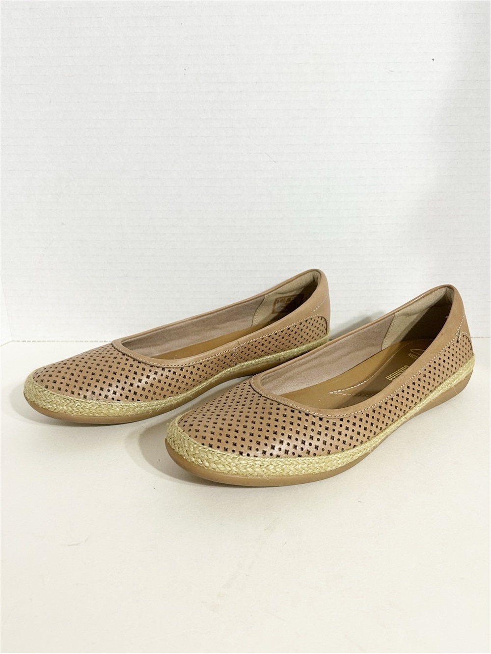 Clarks Collection Cushion Soft Beige Perforated Espadrille Flats Women’s 7.5 M - Picture 2 of 11